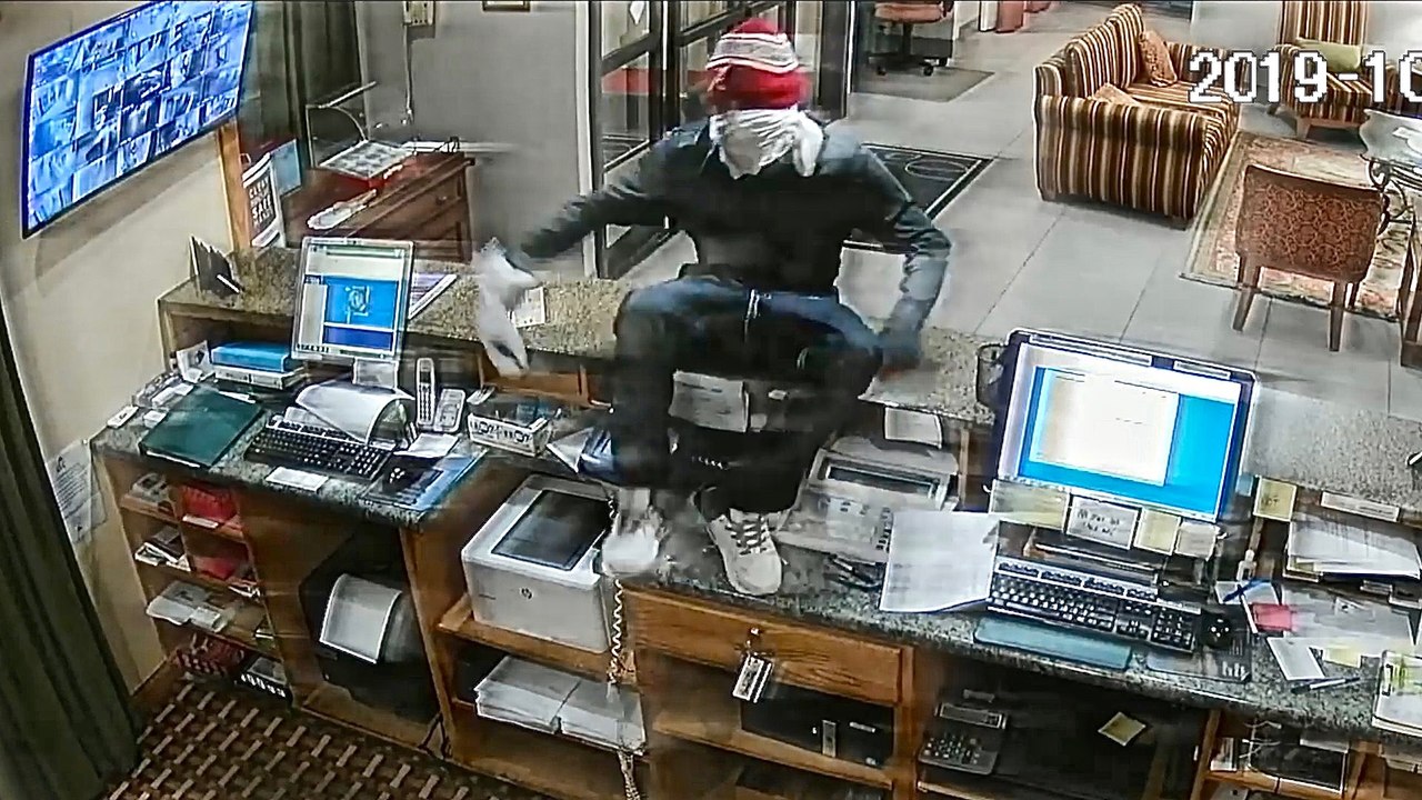 The Dumbest Robber Ever?