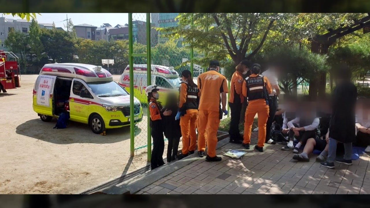 수원 고교서 독성물질 누출...8명 병원 이송 / YTN