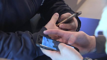 "병사 휴대전화 허용 후 탈영 16%·성범죄 32% 감소" / YTN