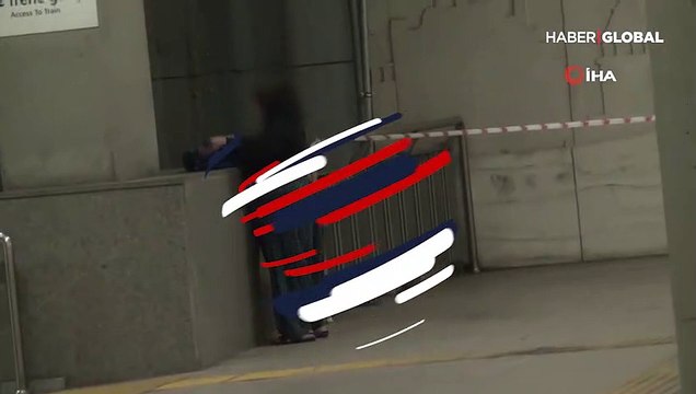 Yeni kıyafetleri çıkarıp eskilerini giydi, o anlar böyle görüntülendi