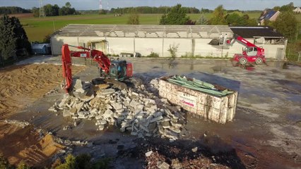 Travaux de démolition de l'ancien magasin Divani à Cognelée ( Namur )