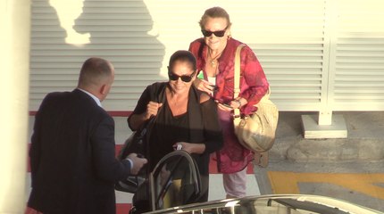 Isabel Pantoja reaparece muy sonriente tras el peor momento de su madre