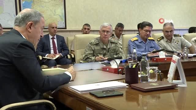 Milli Savunma Bakanı Hulusi Akar, TSK Komuta Kademesi'nin de katılımıyla Barış Pınarı Harekatı ile...