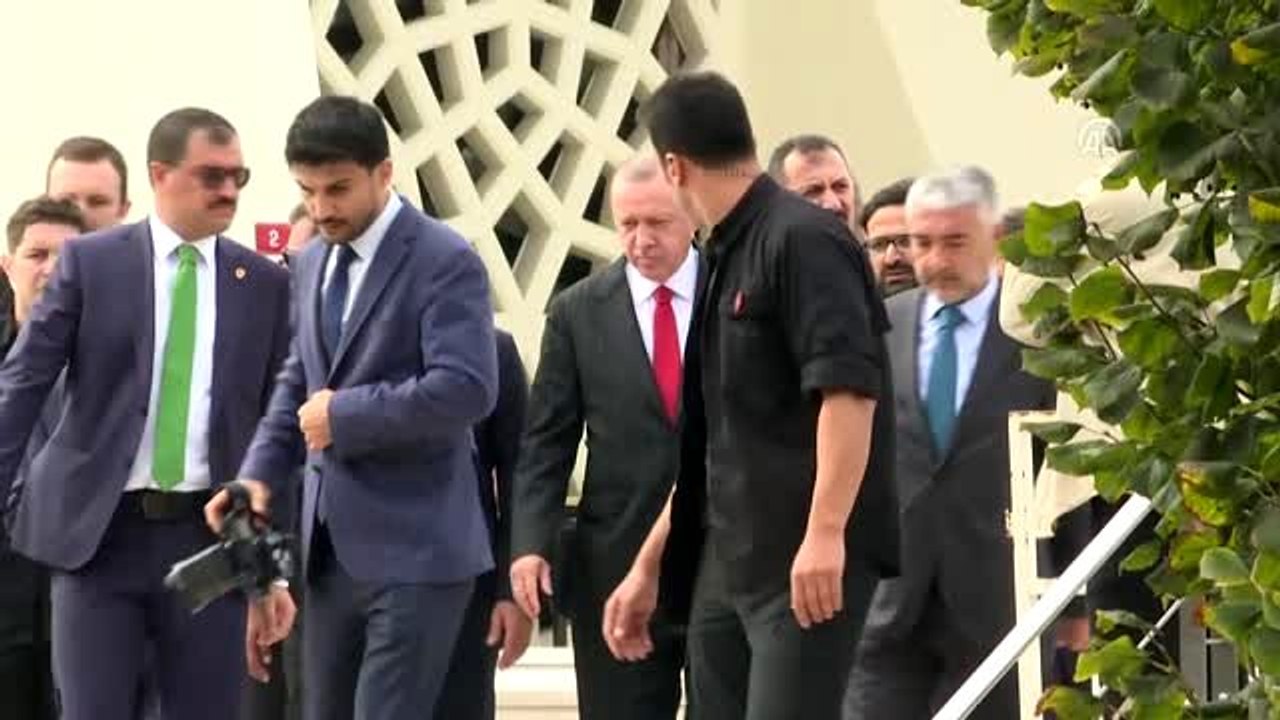 Cumhurbaşkanı Erdoğan, cuma namazını Marmara Üniversitesi İlahiyat Fakültesi Camisi'nde kıldı