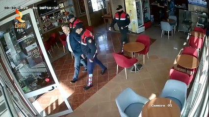 BANORËT E ASTIRIT PROTESTË PARA POLICISË SË TIRANËS, SHKELMOHET DERA