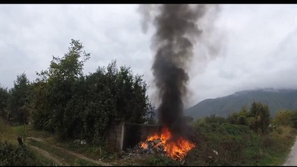 Banorët e Tearcës ironizojnë policinë dhe inspektorët: “Ejani në Tearcë, thithni ajër të pastër”