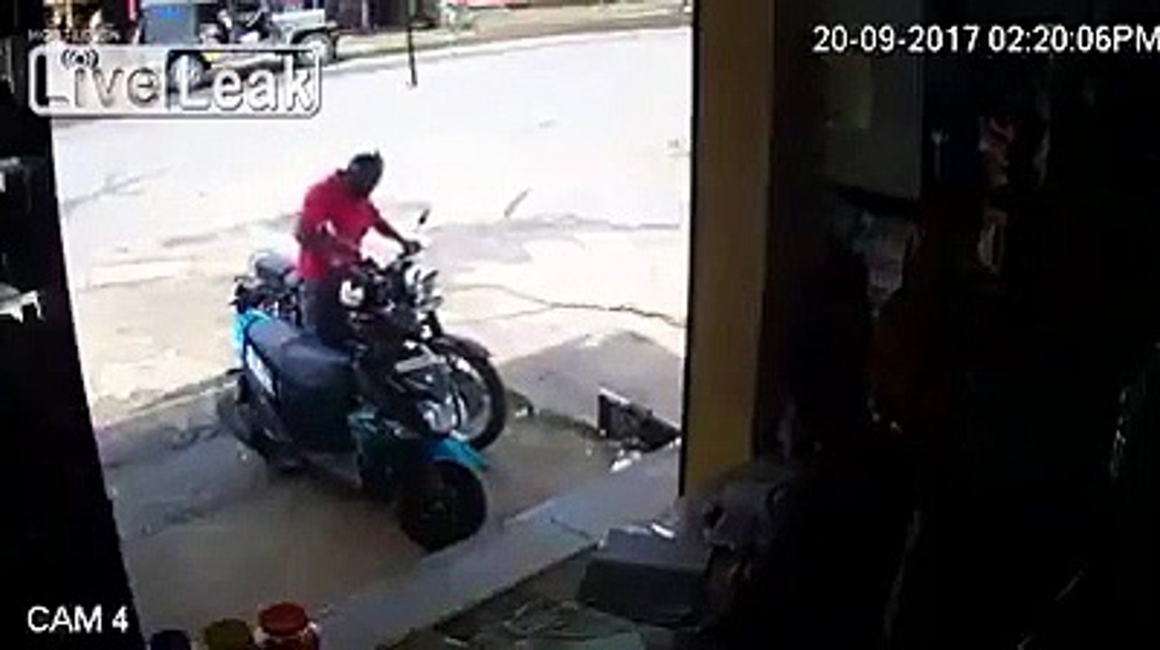 La chute en moto la plus ridicule du monde