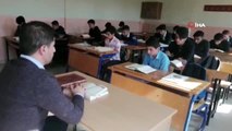 Ağrılı öğrenciler Barış Pınarı Harekatı'ndaki askerler için dua okudu