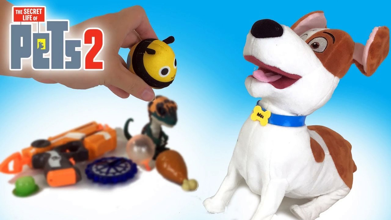 Secret Life of Pets 2 Max Chooses Toy Busy Bee (Movin' & Chat Max) Keith's Toy Box video