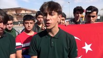 Lise öğrencileri Barış Pınarı Harekatı'na katılmak için askerlik şubesine başvurdu