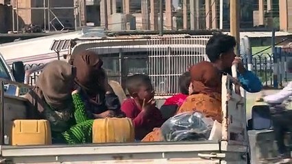 مدنيون خائفون يتركون بلداتهم على عجل مع الهجوم التركي في سوريا