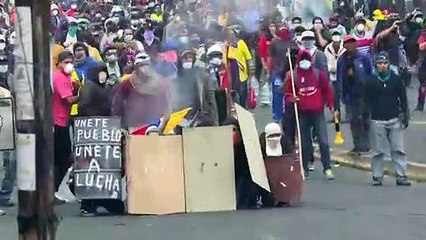 Télécharger la video: Nuevos disturbios en Quito por protestas indígenas