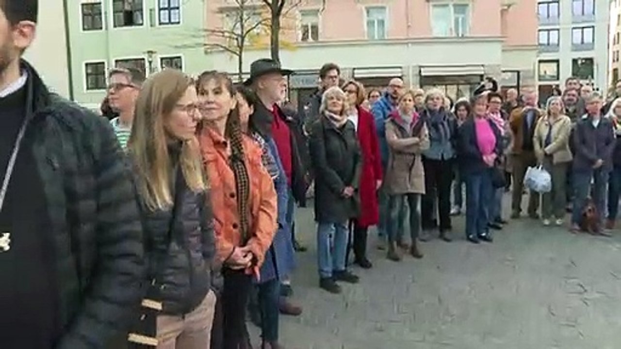 Menschenkette in München gedenkt der Opfer von Halle