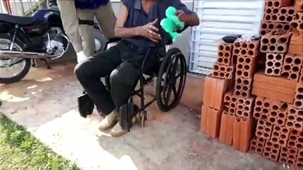 Homem é socorrido após ser agredido com faca no Riviera