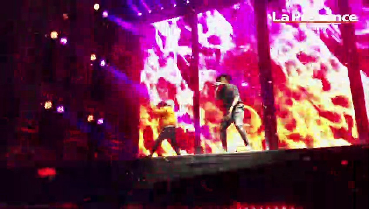 Soprano met "le feu" au stade Vélodrome de Marseille