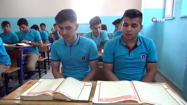 İmam hatiplilerden Barış Pınarı Harekatı'na Fetih Suresi ile destek