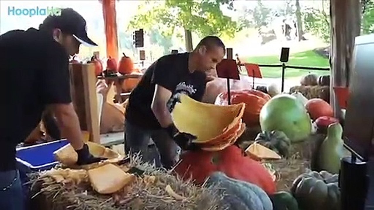 Master Pumpkin Carver Brings Ghoulish Zombies To Life