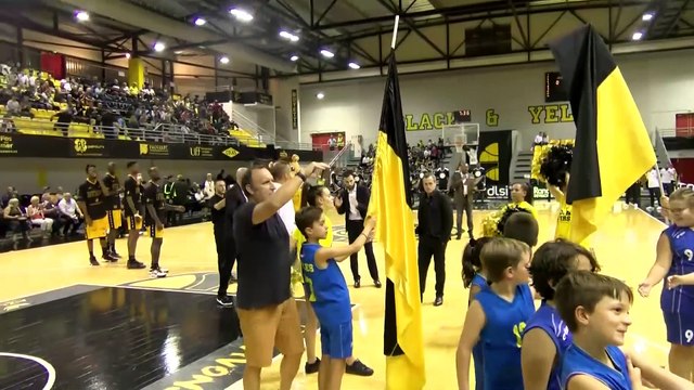 Des images de Fos Provence contre Paris Basket - images JM Darras maritima médias