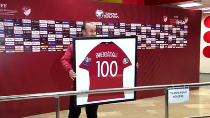 Emre Belözoğlu'na 100. maç hediyesi