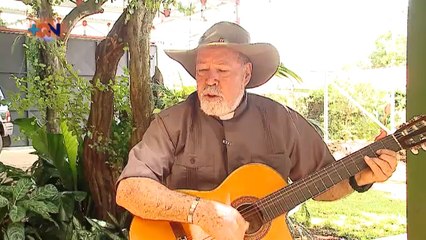 mqn-Sacerdote fuera de serie serenatea a Esparzanos-101019
