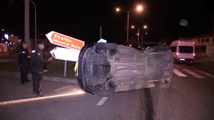 Otomobille kamyonet çarpıştı: 4 yaralı