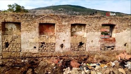 Tarihi kilisede kepçeyle izinsiz kazı