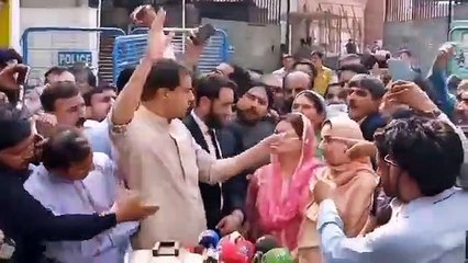 Qadam Barhao Maulana Hum Tumhare Sath Hain-Captain Safdar chants in favor of Maulana Fazal-u-Rehman