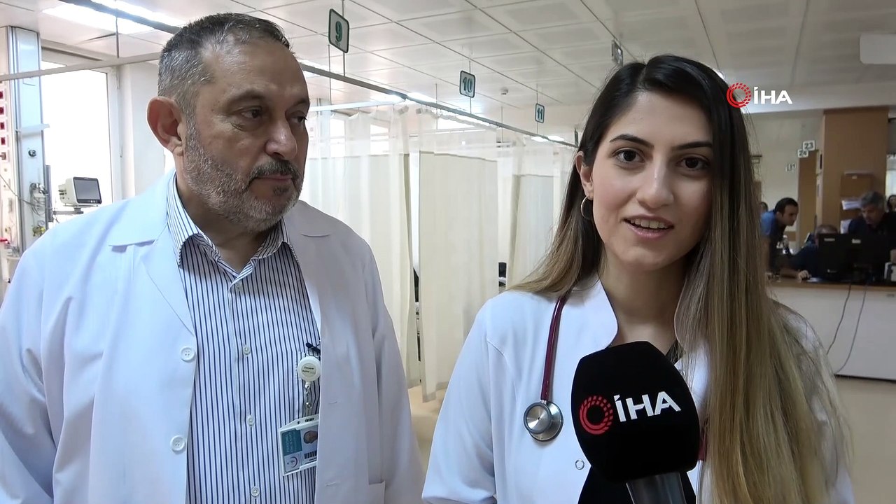 Baba-kız aynı hastanede şifa dağıtıyor