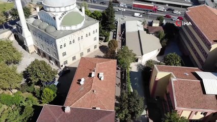 Avcılar'da yarısı yıkılan minarenin söküm çalışması başladı