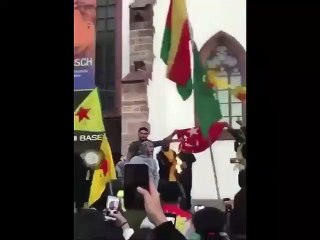 AK Partili isim paylaştı: Teröristler Türk bayrağını yaktı!