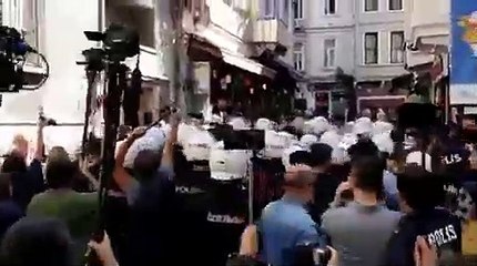 Cumartesi Annelerine polis saldırısı