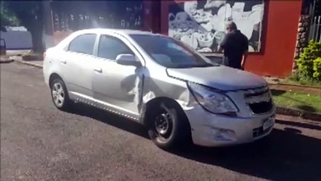 Mulher fica ferida após colisão entre carros no Centro