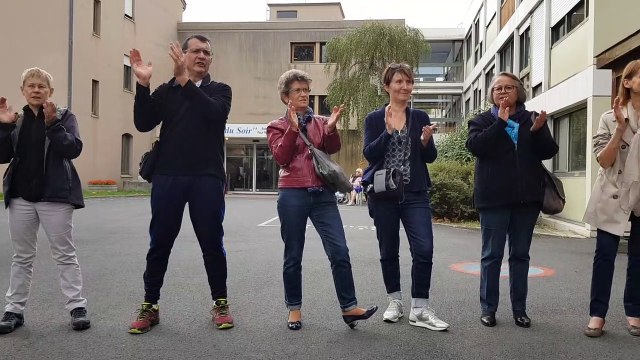 Une chaîne humaine à l'Ehpad de Montbrison