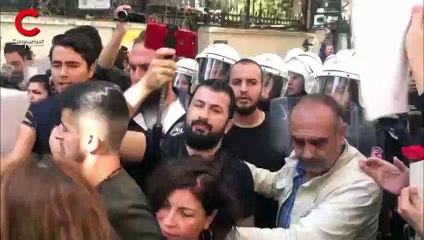 Polis biber gazı sıktı yurttaş isyan etti: Yeter!
