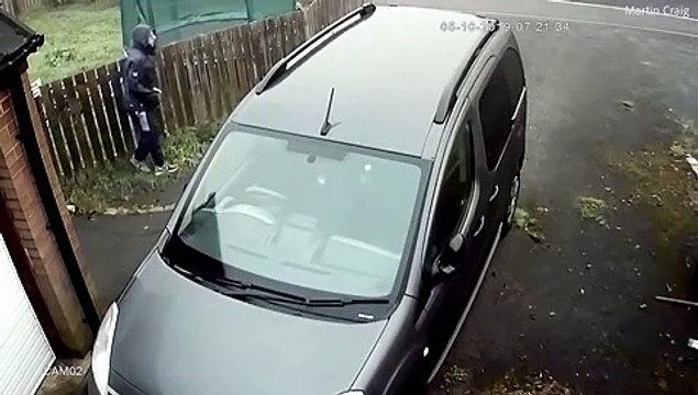 Un voleur de voiture puni par le karma... Retour de brique