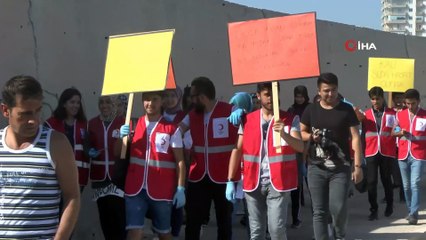 Denizden bir kamyon dolusu çöp çıkardılar