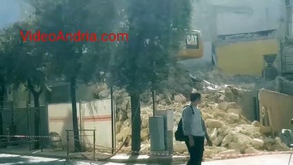Andria: demolito l'edificio che ospitava il Cin Cin Bar - il video