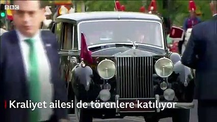 İspanya Milli Günü'nde paraşütçü direğe çarptı, kraliyet ailesi teselli etti