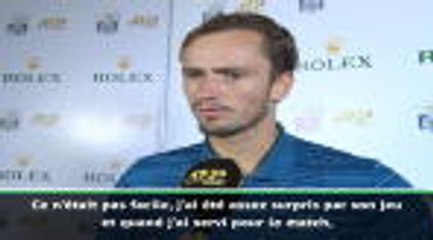 Shanghai - Medvedev a été "surpris" par le jeu de Tsitsipas