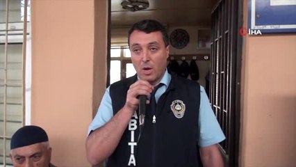 Kütahya'da pazar tezgahları Türk bayrakları ile süslendi