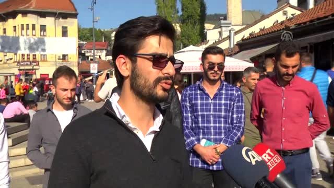 Türk öğrenciler Barış Pınarı Harekatı'nı anlatan broşür dağıttı