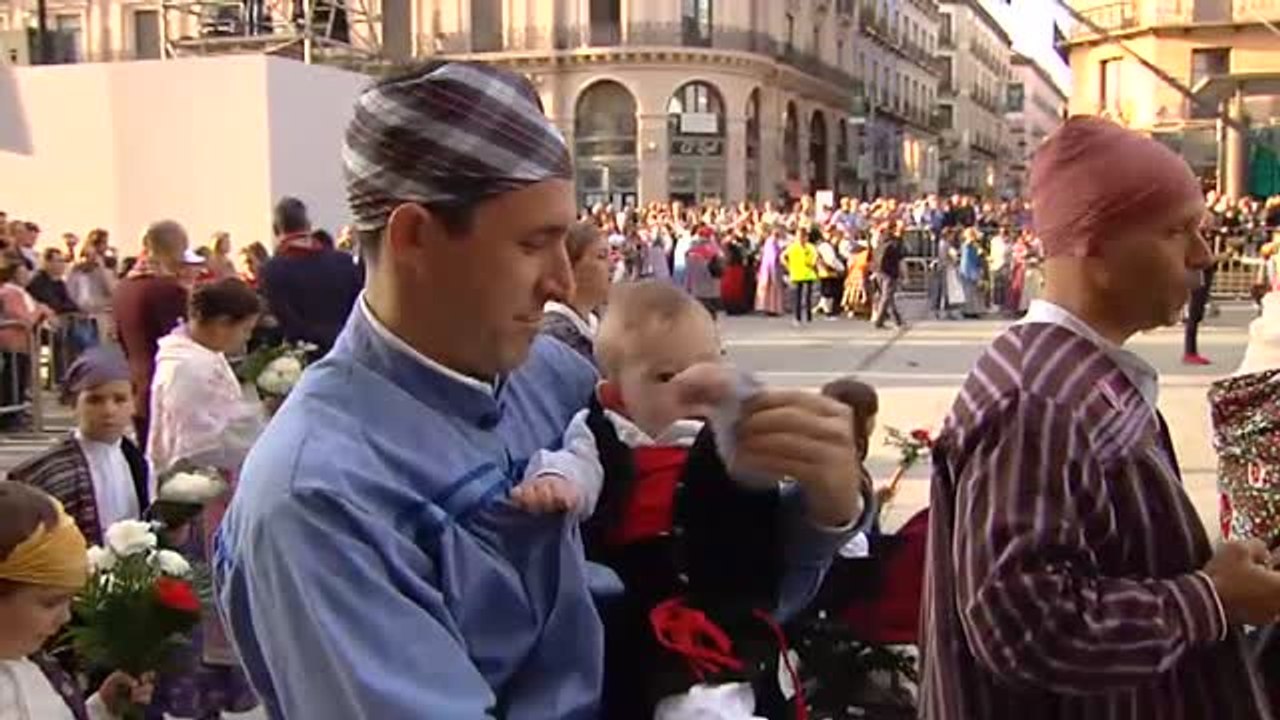 Ofrenda de flores a la Virgen del Pilar