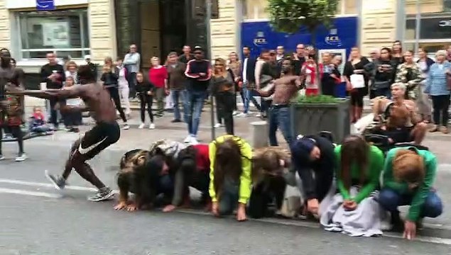 Avignon : il réalise un salto avant par-dessus huit personnes