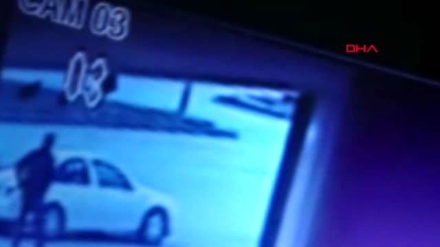 Düzce başıboş köpeklerden kaçarken otomobil çarptı