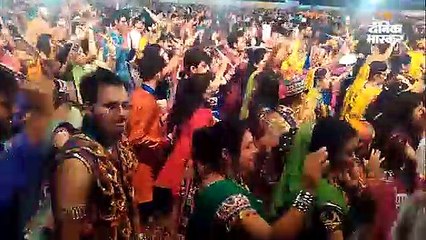 गुजराती और बॉलीवुड गीतों के बीच खनके डांडिए, फ्री स्टाइल गरबे में जमकर थिरके कदम