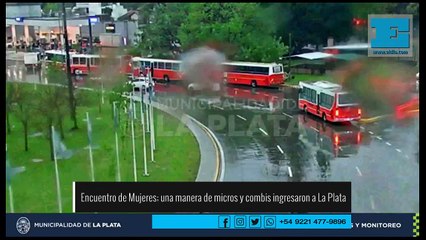 Impresionante: una marea de micros y combis ingresaron a La Plata por el  Encuentro de Mujeres