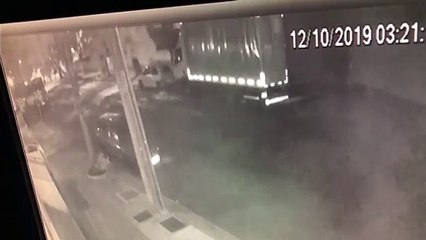 Imagens flagram furto de veículo no Centro de Cascavel