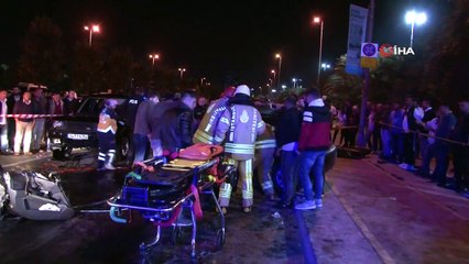 Hurdaya dönen otomobildeki sıkışanları itfaiye çıkarttı