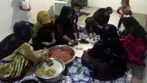 Barış Pınarı harekatına katılan askerler için yemek yapıyorlar