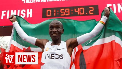 Kipchoge breaks two hour marathon barrier